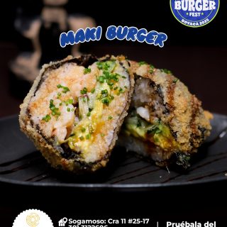 Sogamoso, Duitama 🍔 Quenko Nikkei @quenko_nikkei 🔥 Participante Oficial del Super Burger Fest Boyacá 2025
📍Sogamoso Cra 11 #25-17
📍Duitama Av americas #25-62
.
⭐️MAKI BURGER:
El crunch perfecto en Quenko Nikkei.
Arroz de sushi que sella su espectacular relleno con alga Nori y un rebozado de Panko.
En su interior camarones en una cremosa mayo Rocotto y cebolla roja.
Contraste tropical con mango y pepino fresco.
Aguacate, salsa de anguila dulce y cebollín.
Es dulce, picante y crujiente. Una obra maestra en una sola mordida.
.
Pruébala del 14 al 23 de noviembre por solo $18.000 en el Restaurante.
.
#boyaca #burgerfest #lasupersona #superburgerfest #Sogamoso #Duitama