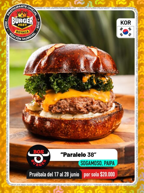 Sogamoso y Paipa 🍔 Bos Burger @bos_burger 🔥 Participante Oficial del Burger Fest Boyacá 2026 🍔 Edición Mundial 🏆
📍Sogamoso: Vía Iza: Km 5 vía Sogamoso - Iza 📍Paipa: Cra. 17 # 24 – 25 .
“Paralelo 38”
País:🇰🇷Corea del sur
Ingredientes: 
Pan pretzel, en cama Fresca de tzatziki, carne angus Certified Beef, queso Colby Jack, Kyle frito y Salsa Emmy, una salsa con mayonnaise Japonesa y pasta Gochujang.
.
🕑Horarios: 
Sogamoso: Lunes a jueves y domingo 12:00 m a 8:00 pm Viernes a sábado 12:00 m a 9:00 pm
.
Pruébala del 17 al 28 de junio por solo $20.000 mil pesos en el lugar.