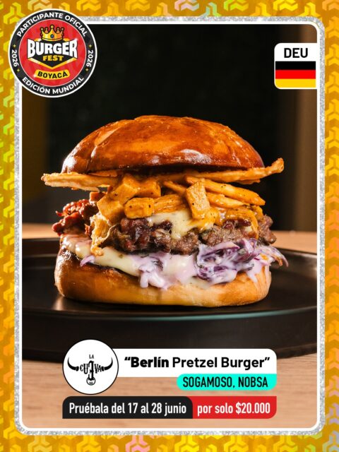 Nobsa 🍔 La Cueva @la_cueva_artesanal 🔥 Participante Oficial del Burger Fest Boyacá 2026 🍔 Edición Mundial 🏆
📍Sogamoso carrera 11 19-24
📍Nobsa, Boyacá | Cra 9 N° 5-49 Centro - (2do piso) .
“Berlín Pretzel Burger”
País:🇩🇪Alemania
Auténtica burger de inspiración alemana servida en suave pan pretzel tradicional, con jugosa carne de res artesanal y cerdo cocinado lentamente en reducción de cerveza negra. Coronada con cremosa ensalada de repollo blanco al estilo alemán en aderezo de schmand, mostaza de cerveza y delicada confitura casera de cebolla caramelizada. Acompañada de crujientes chips de trigo para un final perfectamente crocante. Intensa, ahumada y llena de carácter en cada bocado.
.
🕑Horarios:  Todos los días de 6:30 PM - 10:00 PM
.
Pruébala del 17 al 28 de junio por solo $20.000 mil pesos en el lugar.
