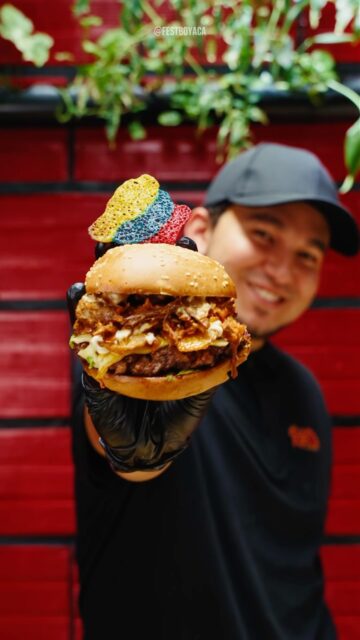 Detrás de cada creación del Burger Fest Boyacá: Sabores del Mundo, hay chefs que investigaron, imaginaron y pusieron todo su talento para llevar la esencia de diferentes países a una hamburguesa única. 🇨🇴🇲🇽🇮🇹🇦🇷🇯🇵🇺🇸
Pruébalas hasta el 28 de junio por solo $20.000 en cada lugar participante🍔
.
PARTICIPANTES @festboyaca 
.
Tunja 🍔
@gulala.parrillabar
@puroswingtunja
@lamanadaburgers
@hopslicores
@benditonomada_tunja
@hdf_hamburguesasdelfuego
@insignia_go
@terruno_tunja
@burgerstopoficial
@asadodelgordo
@theburgerbistro.co
.
Duitama 🍔
@monacocoffeeanddrinks
@180gradossteakhouse
@mias_hamburguesasdelujo
@jaragourmett
@racksandfries
@eltitanic.rest
@pipe.parrilla
@riko_beerandgrill_duitama
@chickenkings_duitama
@muchachosexpress
@quenko_nikkei
@asadodelgordo
@theburgerbistro.co
.
Sogamoso 🍔
@xue_1029
@gamefoodboyaca
@los_jjjs
@brothersgastro24
@tijuana_urbana_sogamoso
@theburgerbistro.co
@bos_burger
@rancho004e
@apetitet
@milusk_restaurante
@asadodelgordo
@san_isidro_burger
@quenko_nikkei
@la_cueva_artesanal
@sogahermoso.co
.
Villa de Leyva 🍔
@burgerstation_villadeleyva
.
Nobsa 🍔
@juaco_burguer
@elvorazburgers
@la_cueva_artesanal
.
Tibasosa 🍔
@aborigen.restaurante
@casa_valentinotibasosa
.
Paipa 🍔
@doggospaipa
@superalitaspaipa
@somossolarrestaurante
@bos_burger