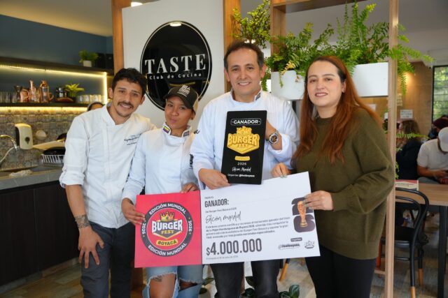 🏆🍔 ¡Boyacá ya tiene a la Burger Mundialista 2026! 🌎👑

Así quedó el podio del Burger Fest Boyacá 2026:

🥇 1.er Puesto: @180gradossteakhouse 
🥈 2.º Puesto: @jaragourmett 
🥉 3.er Puesto: @superalitaspaipa 
🏅 4.º Puesto: @gulala.parrillabar 

Una final llena de talento, técnica, creatividad y sabores del mundo que dejó en alto el nivel de la gastronomía boyacense. 🔥🍔

Gracias a nuestros 3 jurados nacionales @juan_es_sabor @gabilondo___ @quintanacheff , a los 4 restaurantes finalistas y a todos los participantes que hicieron posible esta edición mundialista. 💛

¡Nos vemos en la próxima edición del Burger Fest Boyacá! 🚀🍔🌍

.
📸 Fotografía: @santiago_visuals_
📍@tastekitchenclub