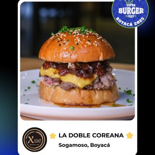✨Campeón del Super Burger Fest Boyacá 2025 🍕 Felicitamos a Xue Restaurante, creador de: “La Doble Coreana” una propuesta que conquistó a los jurados y destacó por su creatividad, técnica y combinación de sabores. Gracias por ser parte de esta edición 👏🏼 
.
#sogamoso #superburgerfest #burgerfest #boyaca