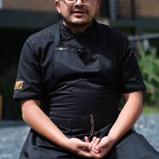 Julián, Chef y creador de @xue_1029 nos expresó su emoción de participar en el Burger Fest, la experiencia de apoyarse entre restaurantes y la satisfacción de que su Burger “La Doble Coreana” haya conquistado el público de Sogamoso. 
Su increíble creación conquistó al jurado, coronándola como la mejor Burger de Boyacá 👏🏼 Felicitaciones campeón 🏆
.
Gracias a: @colombiachef @salsas.aderezos @tastekitchenclub 
.
#burgerfest #boyaca #hamburguesas #burger
