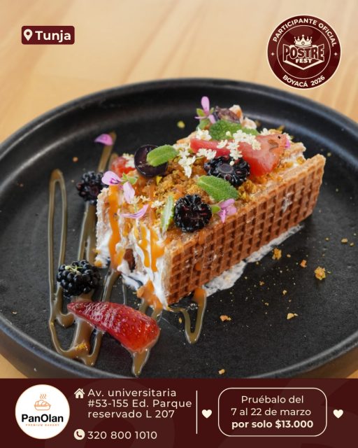 Tunja 🍰 PanOlan Premiun Bakery @panolanpremiumbakery ✨ Participante Oficial del Postre Fest Boyacá 2026 
📍Av. universitaria #53-155 Ed. Parque reservado L 207
.
“Cumbres”
Resaltando nuestra técnica Holandesa y nuestro corazón Boyacense, hemos desarrollado una milhoja con nuestra galleta de stroopwafle, rellena de gelé de duraznos asados, cremoso de queso de cabra de SOTAQUIRA, toffee de canela, bañado en praline de pistachos, fresas en compresión de cointreau, arándanos, flor de malva, zarza mora y flores de saúco.
.
Pruébalo del 7 al 22 de marzo por solo $13.000 mil pesos en el lugar.
.
#postrefest #boyaca #postres #tunja