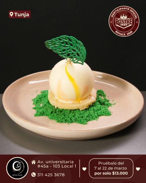 Tunja 🍰 Gateau Sucree Pastelería Francesa @gateau.sucree.pasteleria ✨ Participante Oficial del Postre Fest Boyacá 2026 
📍Av. universitaria #45a - 103 Local 1 - Tunja
.
“Brisa”
Descripción: Entremet contemporáneo de equilibrio preciso: en el centro, un profiterol relleno de curd de mandarina vibrante; lo envuelve una mousse ligera de crema de queso y yerbabuena que aporta frescura y suavidad. Se recubre con un baño fino de chocolate blanco y descansa sobre un dacquoise de coco, aportando estructura y contraste. Finaliza con una hoja crujiente de masa cigarro.
Un bocado técnico donde acidez, dulzor, cremosidad y textura se integran con armonía.
.
Pruébalo del 7 al 22 de marzo por solo $13.000 mil pesos en el lugar.
.
#postrefest #boyaca #postres #tunja