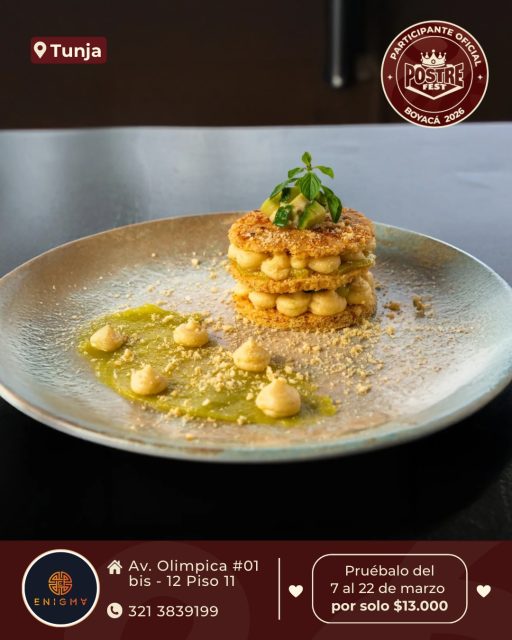 Tunja 🍰 Enigma Rooftop @rooftop.enigma ✨ Participante Oficial del Postre Fest Boyacá 2026 
📍Av. Olimpica #01 bis-12 Garden Tower Piso 11 - Tunja
.
“SUSURRO BOYACENSE”
Alfajor elaborado con masa de nuestra típica arepa boyacense, relleno de una suave crema pastelera de limón con achiras. Entre cada capa se encuentra fruta fresca de feijoa y un delicado gel de feijoa que aporta acidez y frescura.
.
Pruébalo del 7 al 22 de marzo por solo $13.000 mil pesos en el lugar.
.
#postrefest #boyaca #postres tunja